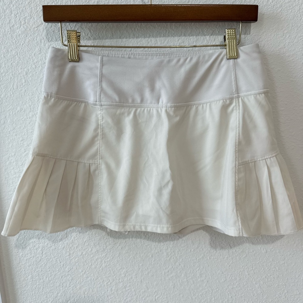 Mondetta White Pleated Skirt